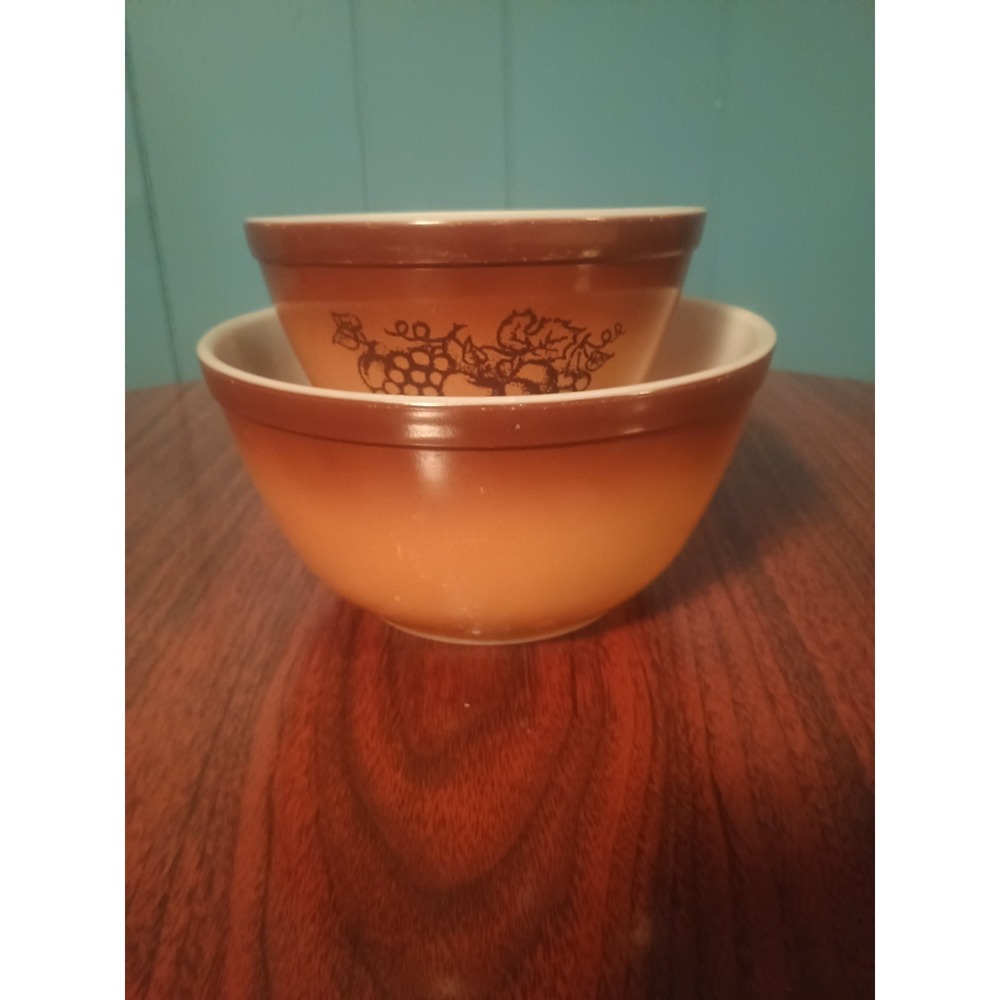 PYREX Old Orchard Nesting Mixing Bowls 402 & 401 Set of 2 Brown Vintage